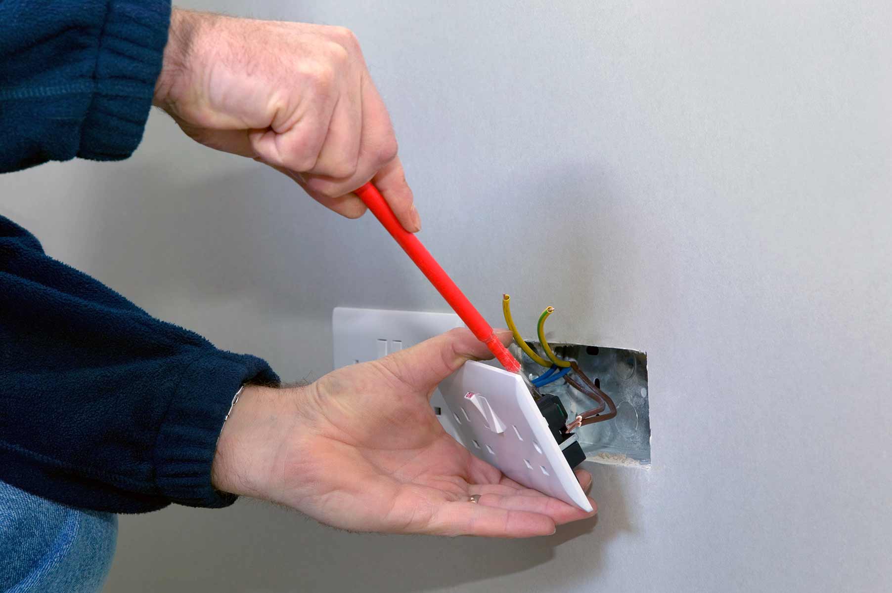 Our electricians can install plug sockets for domestic and commercial proeprties in Hessle and the local area. 
